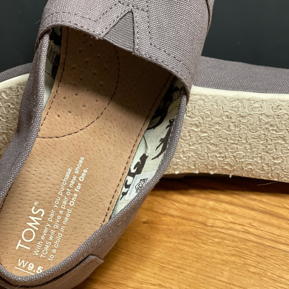 TOMS - Picture 2 of 2